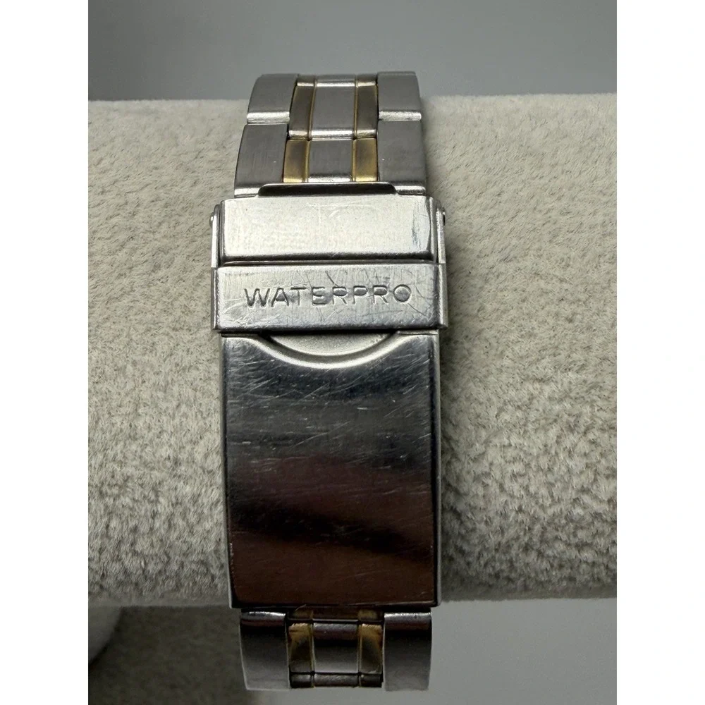Guess Waterpro Mens Watch Green Dial Moon Phase New Battery 38MM 7.25